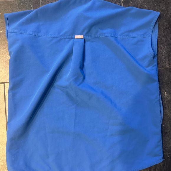 FIGS Rafaela Oversized Scrub Top. - Picture 2 of 4